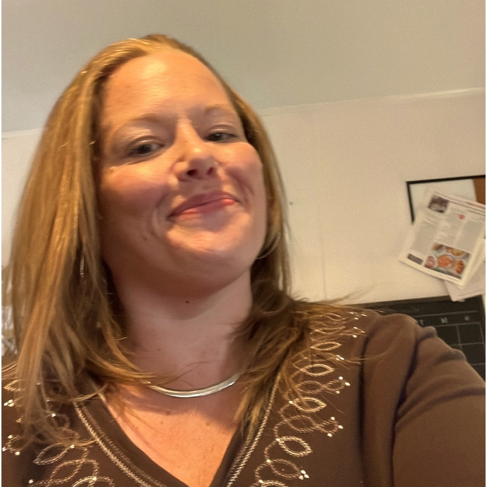 Meet your Posher, Happy Lindsey